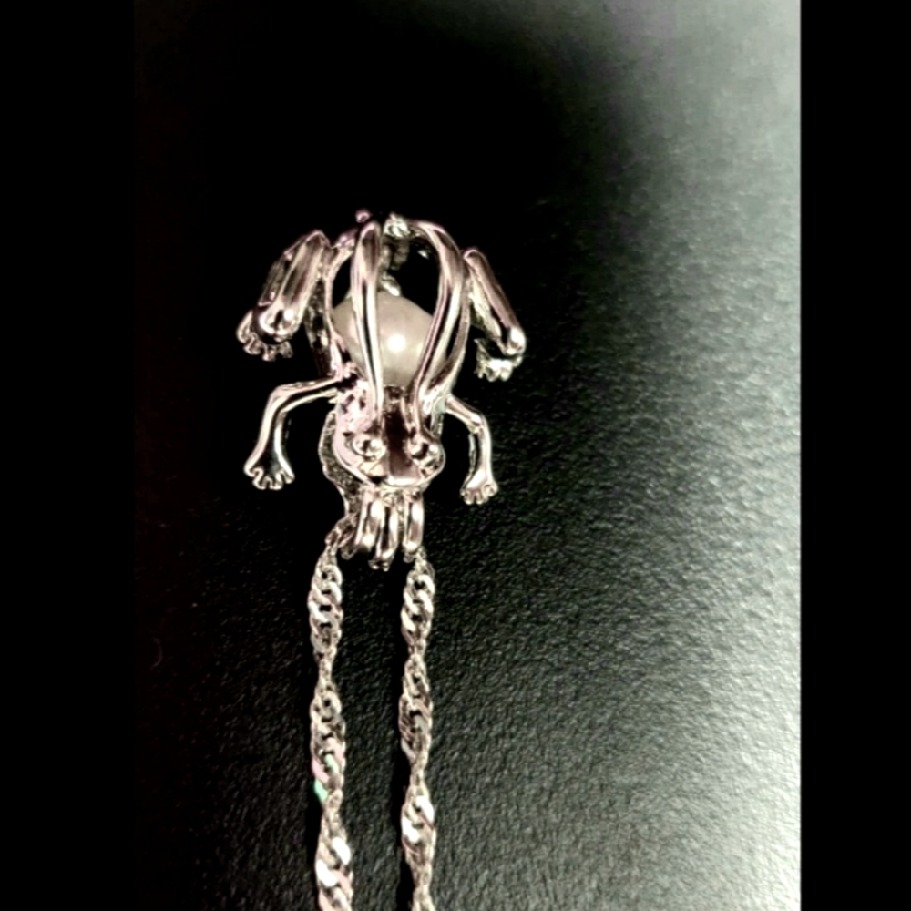 Frog pendant with 18 inch necklace